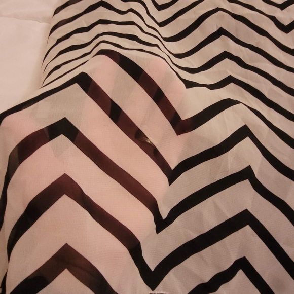 3/$25 Suzy Shier sleeveless sheer blouse, junior size M - Picture 2 of 8